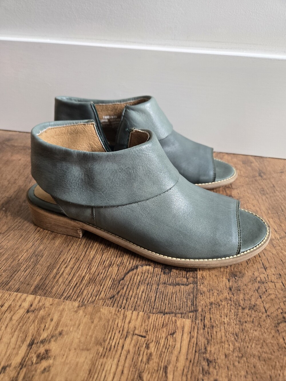 Beautiful premium leather sandals